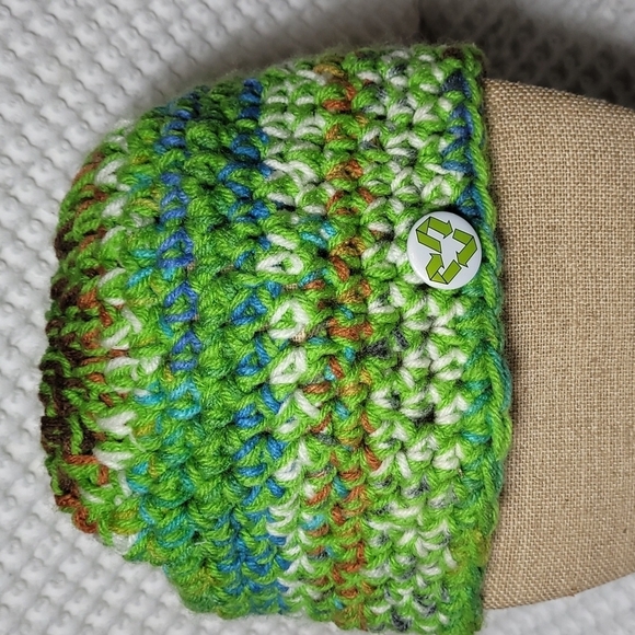 Crocheted Hat*Recycle 💚 Pin* Green Multicolor - Picture 1 of 2